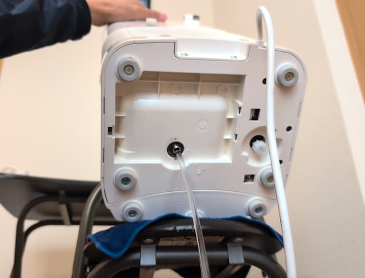 エブリィフレシャスミニの冷水排水キャップを取り外したところ