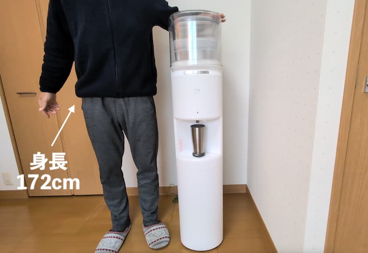 エブリィフレシャス・ライトの横に立つ私